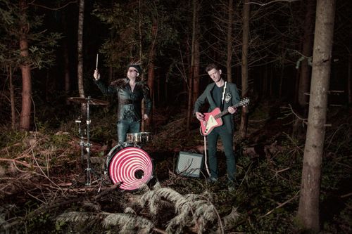 https://kult41.de/events/wolfwolf-garage-punk-blues-trash-duo