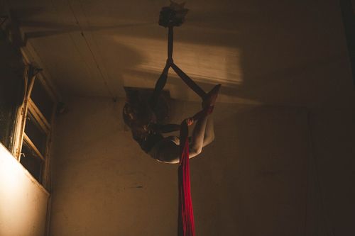 Delavnice zračne tkanine in vrvi - nadaljevalna skupina // Aerial Silk and Rope Workshops