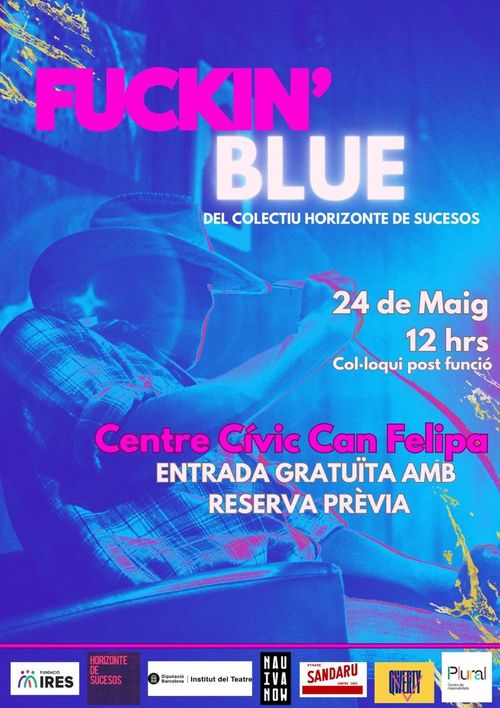 cartell de tons blaus amb un home vestit de vquer (barret, camisa de quadres...). Lletres blanques i roses sobre el fons blau